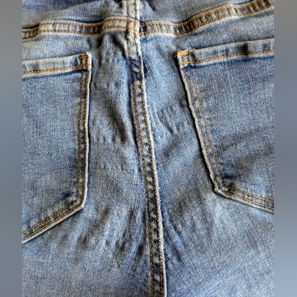 ⭐Bundle 5 for 25 of anything marked with a star. Old Navy Blue Jeans - Picture 5 of 6